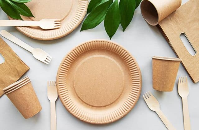 Que signifie rêver d'assiettes en plastique ?