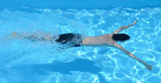 Que signifie rêver de se noyer dans une piscine ?